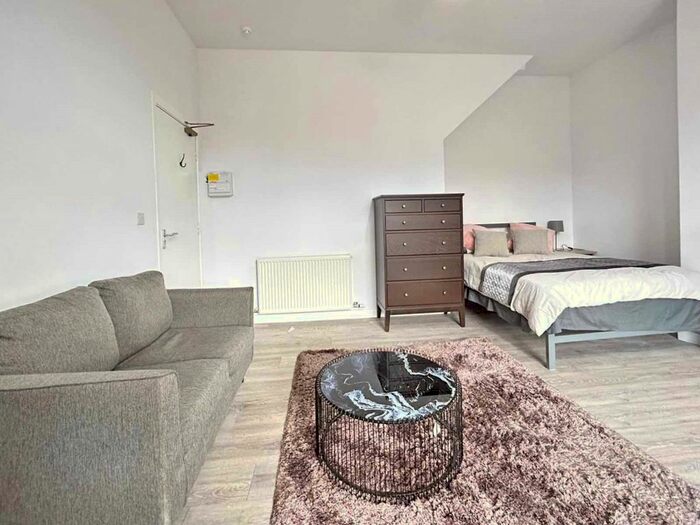 1 Bedroom Flat To Rent In Kelso Road, Hyde Park, Leeds, LS2