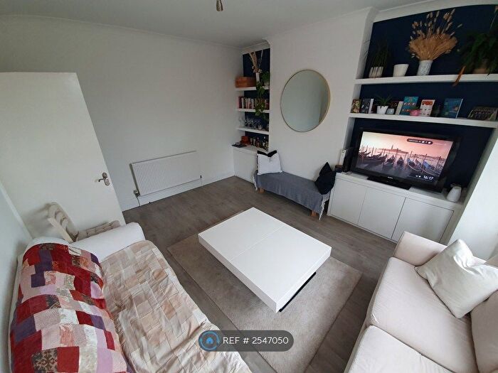 2 Bedroom Maisonette To Rent In James Lane, London, E10