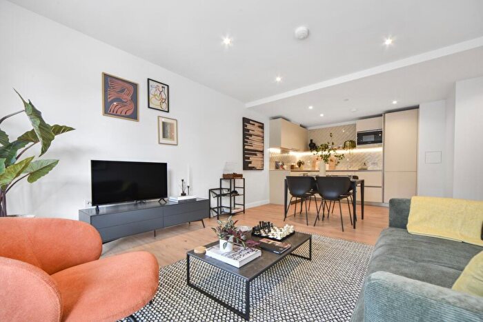 2 Bedroom Flat To Rent In Evelyn Street London, SE8