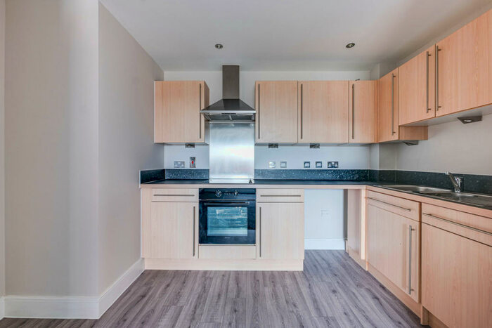 2 Bedroom Flat To Rent In Wilkinsons Drop, Essex, SS7