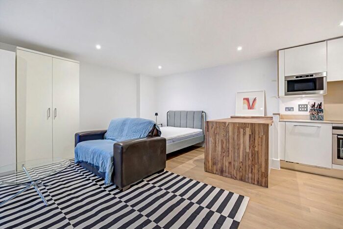 Studio To Rent In Kestrel House, Vauxhall, London, SW8