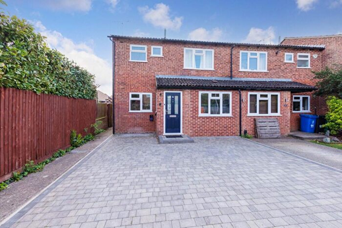 3 Bedroom End Of Terrace House For Sale In Aysgarth Park, Maidenhead, SL6