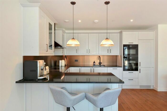 2 Bedroom Flat To Rent In Emery Way, London, E1W