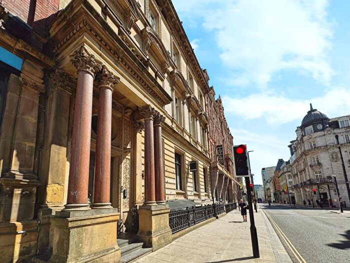 3 Bedroom Flat To Rent In Park Row, Leeds, West Yorkshire, LS1