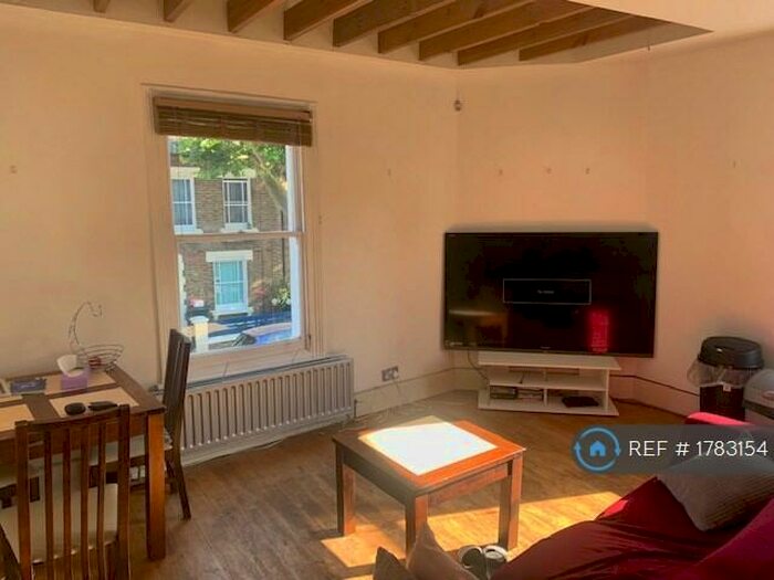 3 Bedroom Flat To Rent In Eversleigh Road, London, SW11
