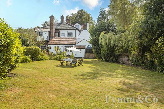 5 Bedroom Link Detached House For Sale In Mill Road, Stoke Holy Cross, NR14