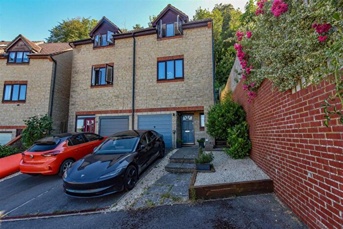 3 Bedroom Semi-Detached House For Sale In Weavers Close, Dursley, GL11