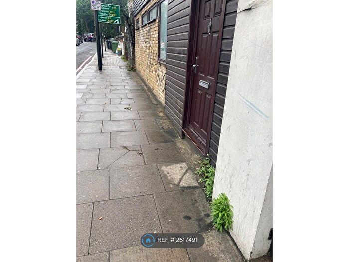 2 Bedroom Flat To Rent In New Cross, London, SE14