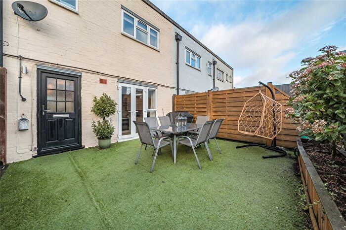 3 Bedroom Maisonette For Sale In High Street, Orpington, BR6