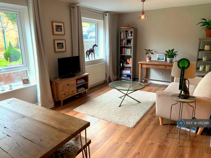 1 Bedroom Flat To Rent In Finsbury Place, Chipping Norton, OX7