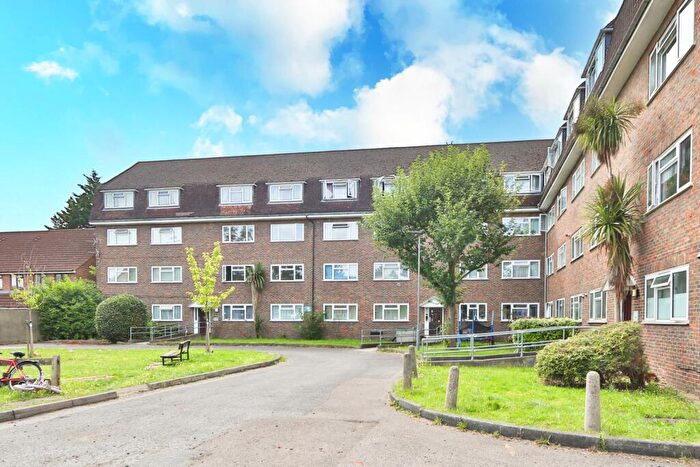 2 Bedroom Flat To Rent In Acacia Grove, New Malden, KT3