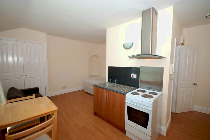 Studio To Rent In Emscote Road, Warwick, Warwickshire, CV34