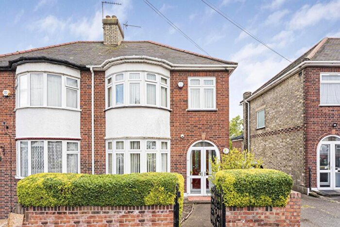 3 Bedroom House For Sale In Pentyre Avenue, London, N18