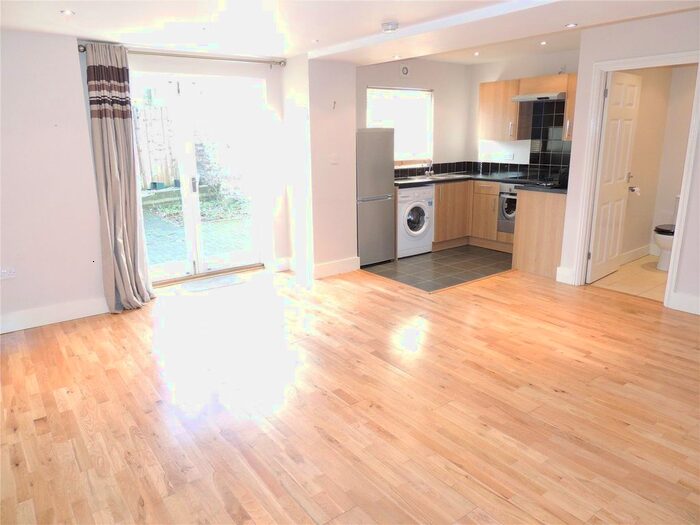 Studio To Rent In Sydenham Park Road, London, SE26