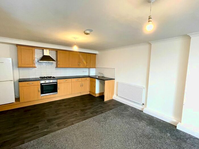 2 Bedroom Flat To Rent In South Street, Romford, RM1