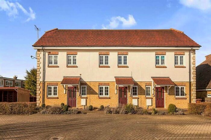 1 Bedroom Flat To Rent In Walnut Court, Charlton Road, Shepperton, TW17