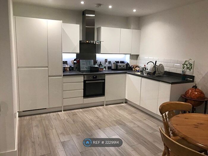 1 Bedroom Flat To Rent In Burlington Road, Raynes Park, KT3