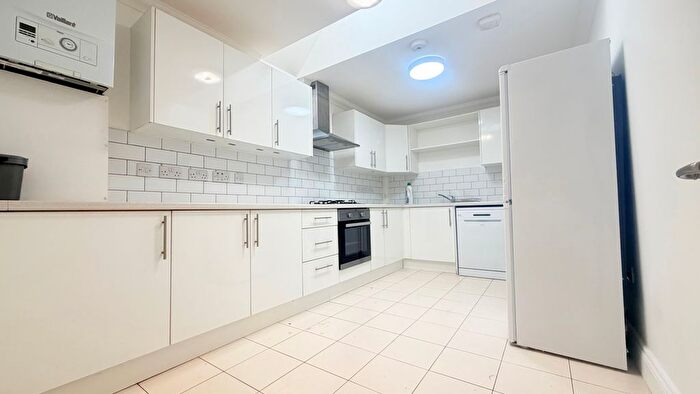 3 Bedroom Flat To Rent In Bennetts Yard, Uxbridge, UB8