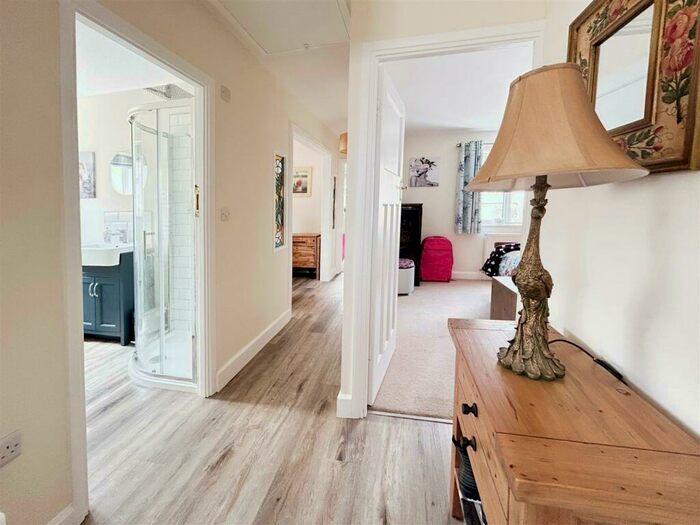 2 Bedroom Detached Bungalow For Sale In Central Avenue, Herne Bay, CT6