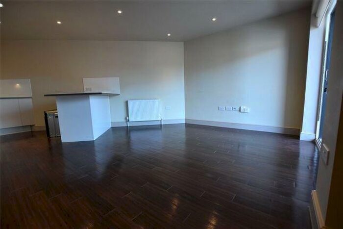 1 Bedroom Flat To Rent In Claremont Avenue, New Malden, London, KT3