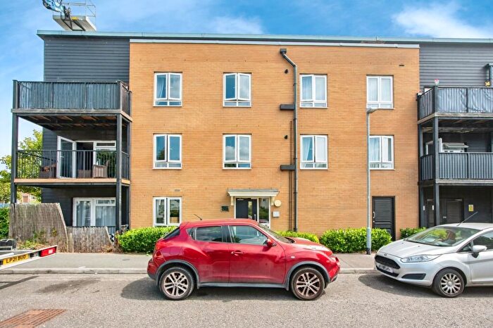 2 Bedroom Flat For Sale In Schoolfield Way, Grays, RM20