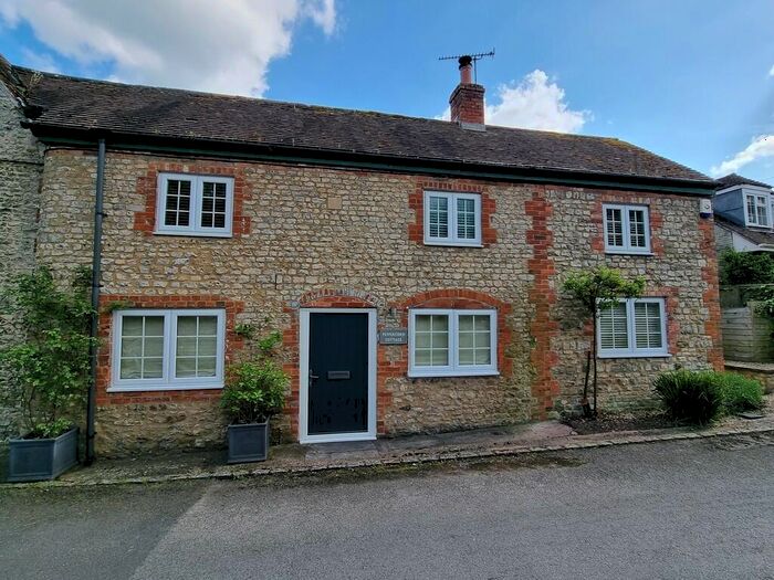 2 Bedroom Cottage To Rent In Deverill Road, Sutton Veny, BA12