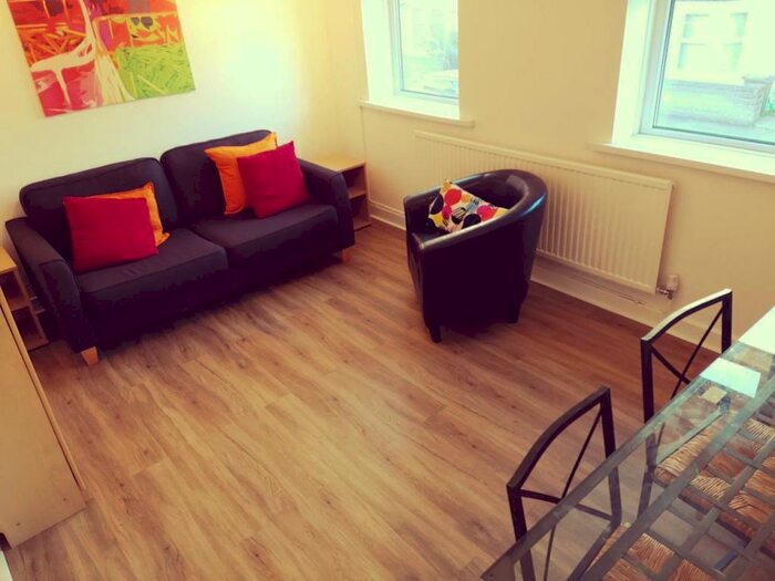 2 Bedroom Flat To Rent In Wyeverne Road, Cathays, CF24