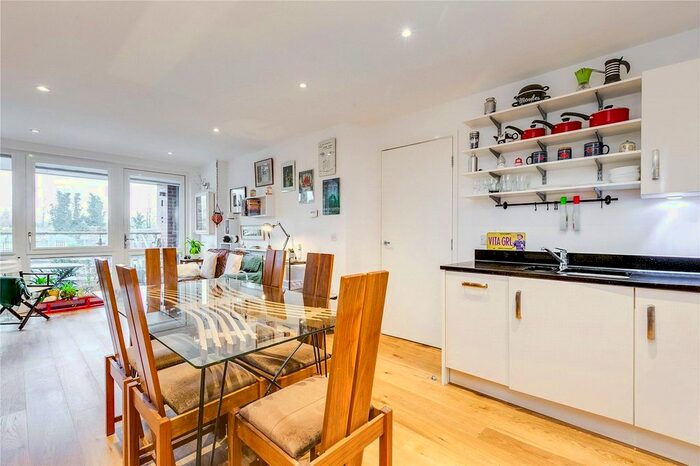 2 Bedroom Flat To Rent In High Street, Brentford, Middlesex, TW8