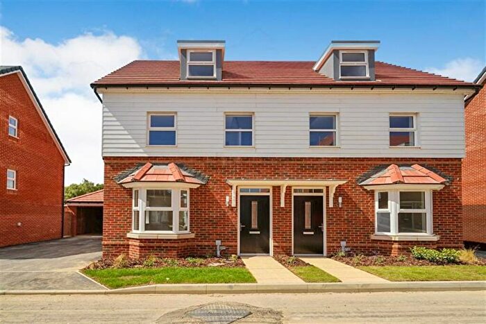 3 Bedroom Semi-Detached House To Rent In Bedroom Semi Detached House In Dragon Way Sturry, CT2