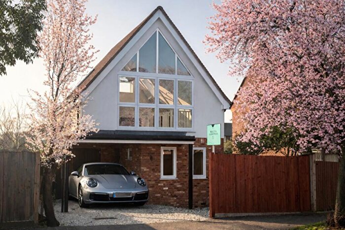 1 Bedroom Detached House For Sale In Southdown Road, Hersham, KT12