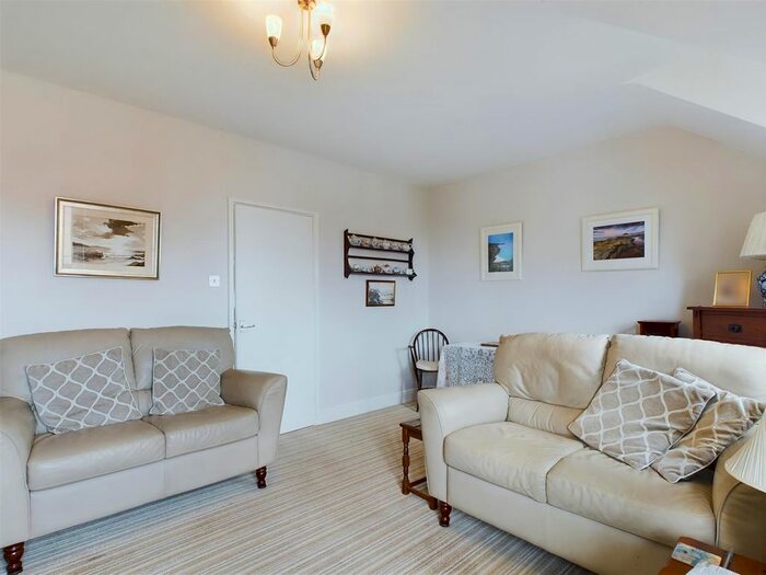 2 Bedroom Flat For Sale In Cliff Drive, Cromer, NR27
