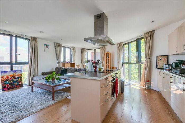 3 Bedroom Flat To Rent In Dower Court, Silwood Street, London, SE16