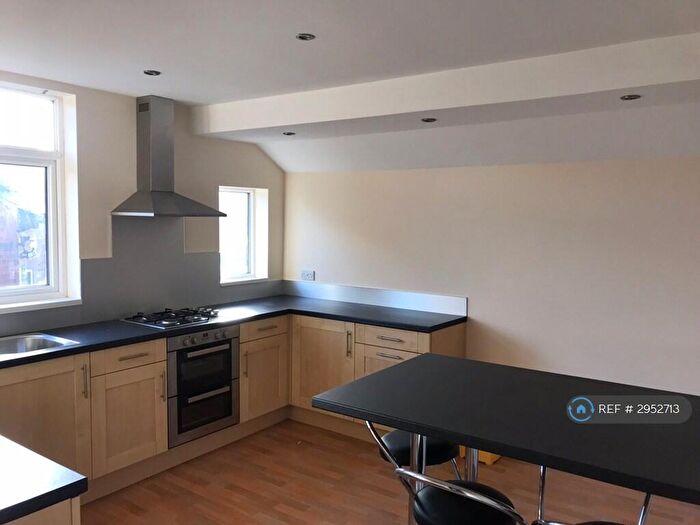 3 Bedroom Flat To Rent In Heaton Road, Newcastle Upon Tyne, NE6
