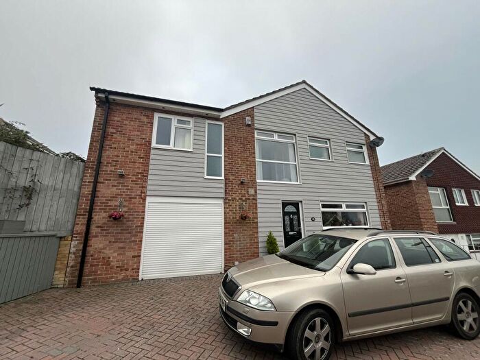 4 Bedroom House To Rent In Comet Close - Weymouth, DT4