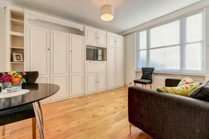 1 Bedroom Flat To Rent In Hill Street, London, W1J