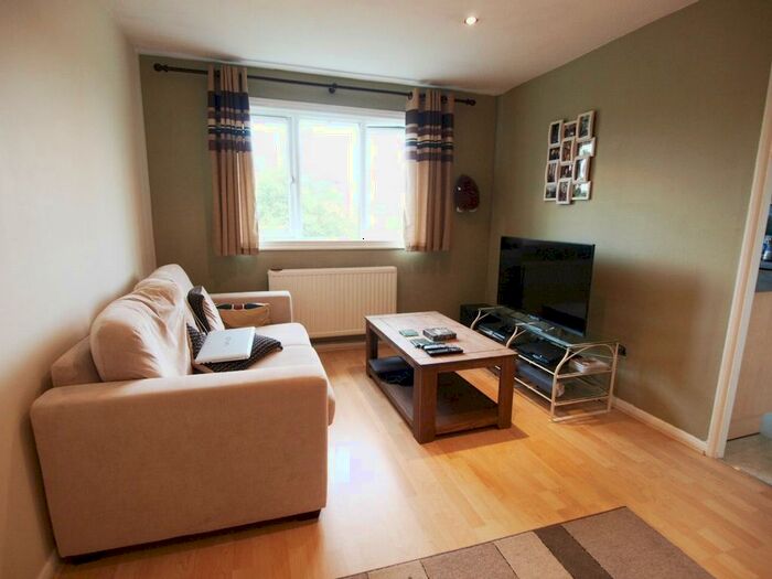 1 Bedroom Flat To Rent In Silver Birch Close, Muswell Hill, N11
