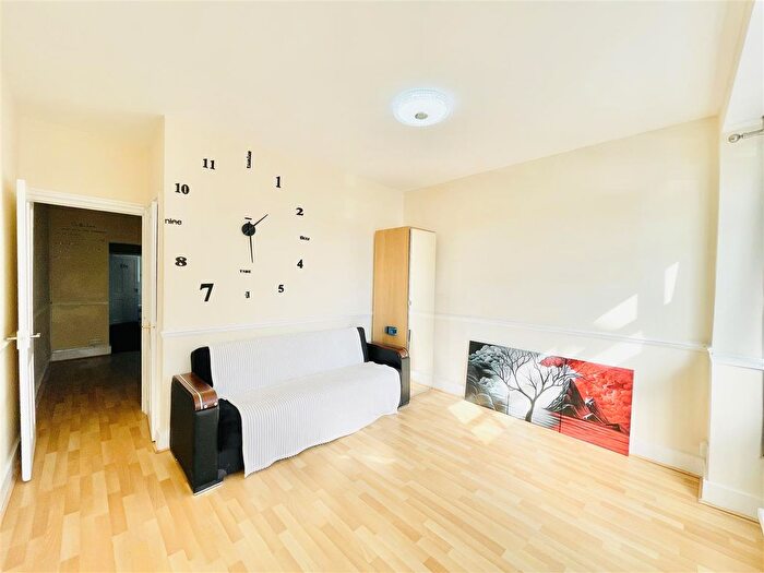 3 Bedroom Terraced House To Rent In Barclay Road, London, E17