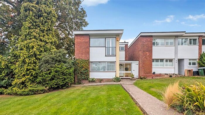 3 Bedroom Detached House For Sale In The South Glade, Bexley, DA5