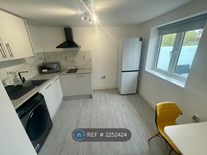 1 Bedroom Studio To Rent In Short Lane, Staines-Upon-Thames, TW19