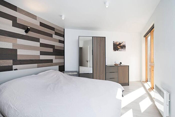 2 Bedroom Flat For Sale In Mears Close, Whitechapel, London, E1