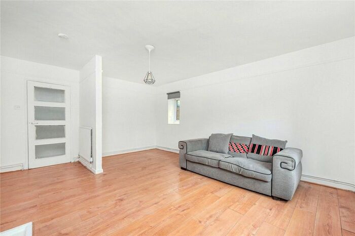 Studio To Rent In Burma Road, London, N16