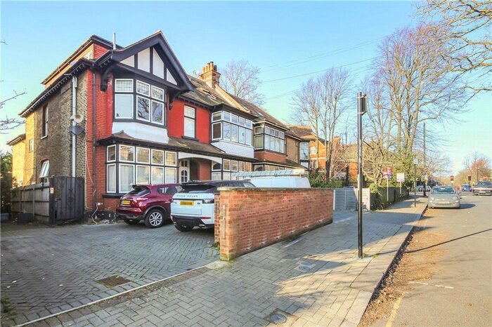 2 Bedroom Flat To Rent In Conyers Road, London, SW16