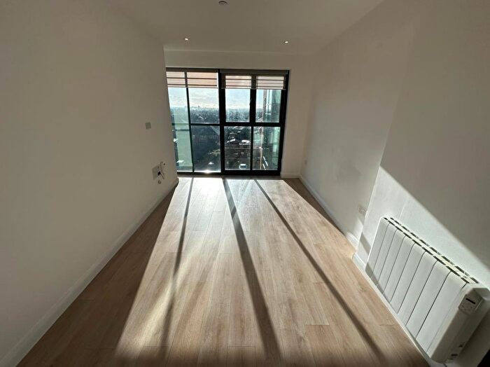 2 Bedroom Apartment To Rent In Slough, Berkshire, SL1