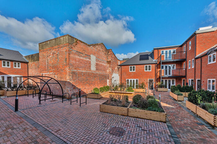 2 Bedroom Terraced House For Sale In Brewhouse Yard, Wallingford, OX10