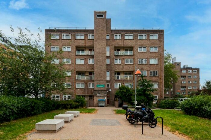 3 Bedroom Flat To Rent In Ampthill Square, Camden, London, NW1