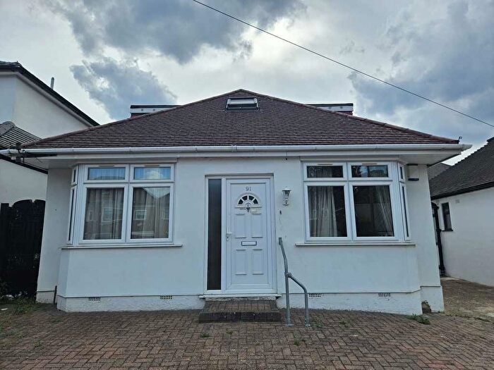 3 Bedroom Chalet To Rent In Hillside Gardens, Edgware, HA8