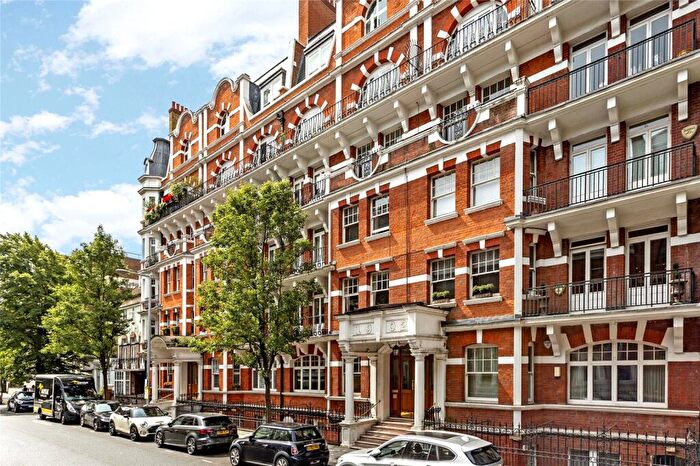 4 Bedroom Apartment For Sale In Drayton Court, Drayton Gardens, London, SW10