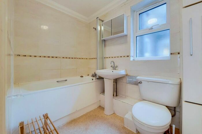 1 Bedroom Flat To Rent In Camberwell New Road, Camberwell, London, SE5