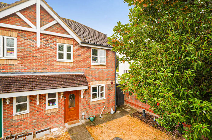 3 Bedroom Semi-Detached House For Sale In Whitehead Way, Aylesbury, Buckinghamshire, HP21
