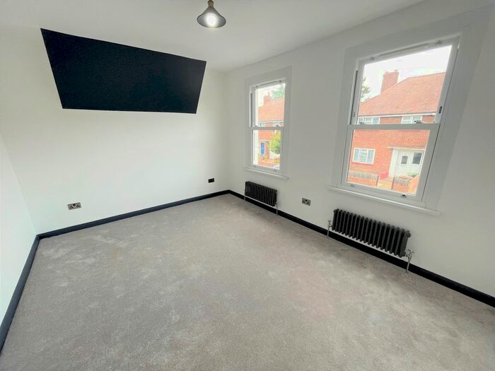 1 Bedroom Flat For Sale In Ashville Road, Leytonstone, E11